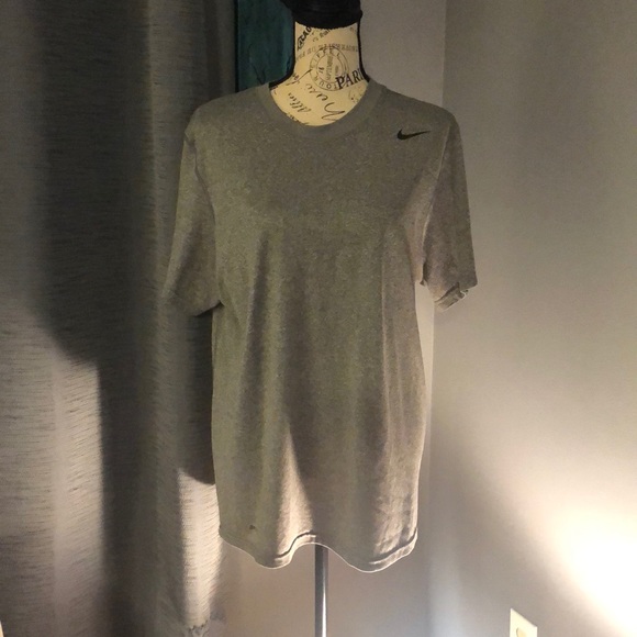 Like new gray dri fit Nike tee shirt men’s size M - Picture 2 of 8